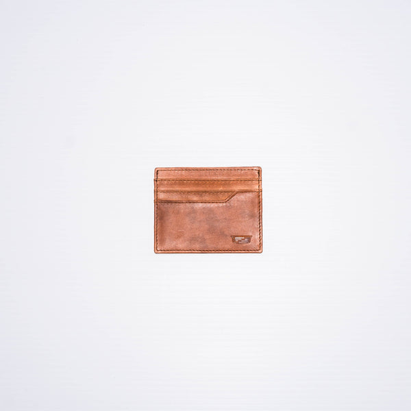This cardholder can hold all your go-to cards with the six slots available.